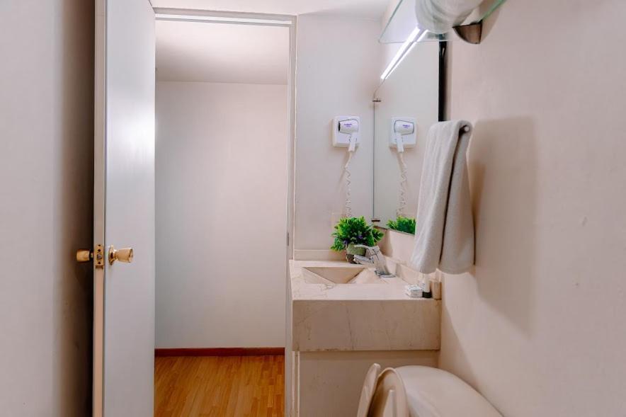 Kasa Hotel & Suites Irapuato Εξωτερικό φωτογραφία