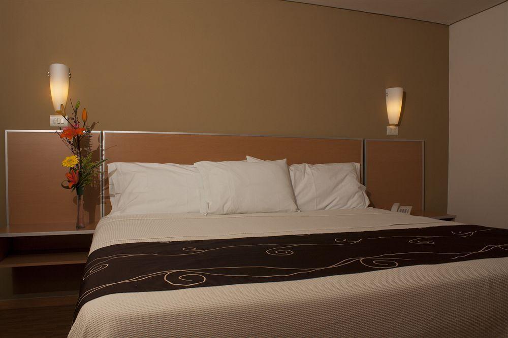 Kasa Hotel & Suites Irapuato Εξωτερικό φωτογραφία